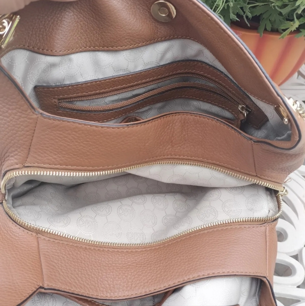 Michael Kors Handbag - Picture 11 of 12